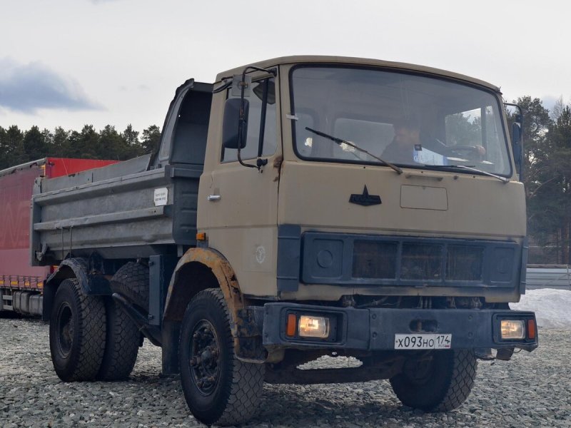 Грузовик МАЗ 5551