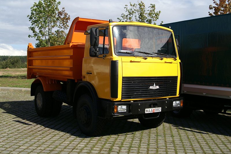 МАЗ 5551 самосвал