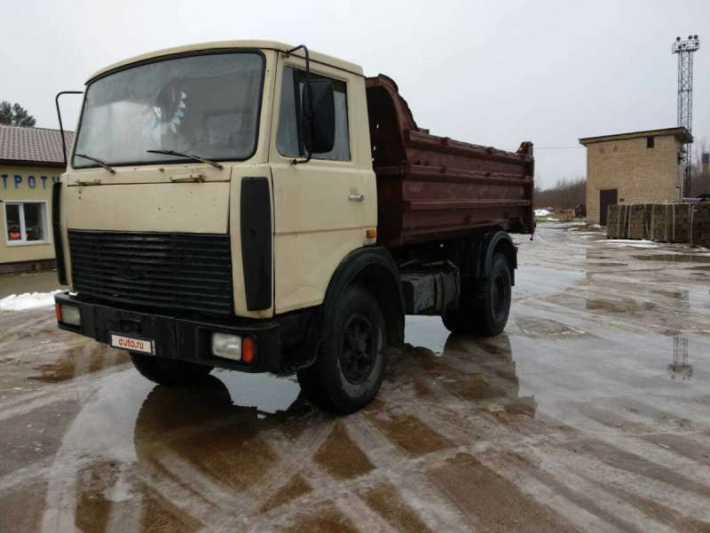 МАЗ 5551 самосвал со спальником