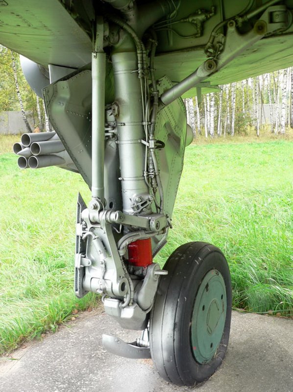 Шасси самолета Су-7б
