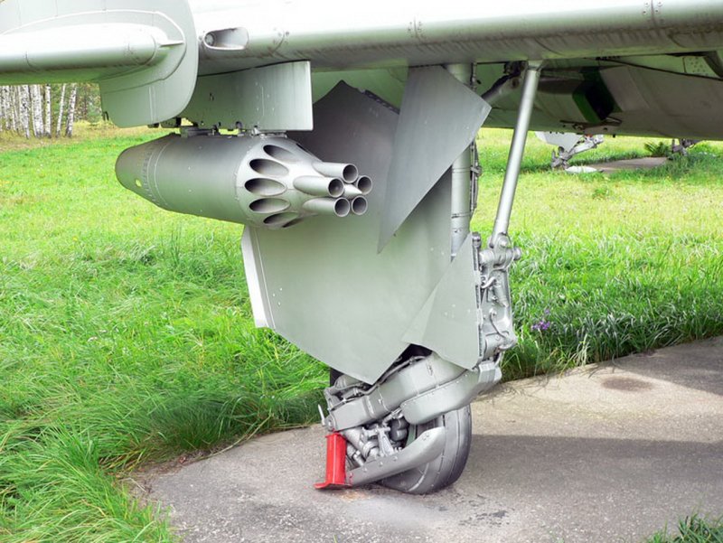 Су-7б шасси