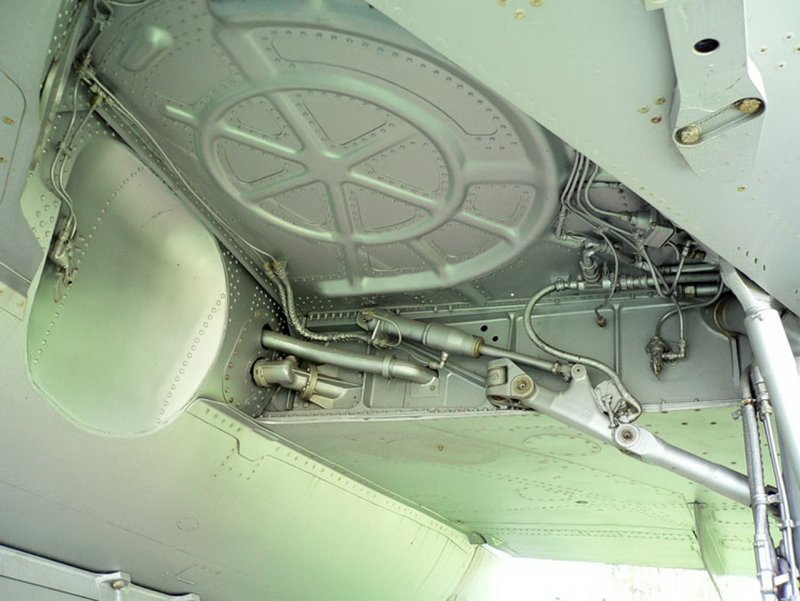 Ниши шасси Су-17м4