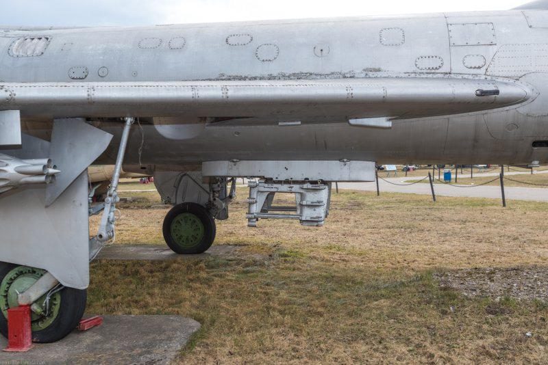 Су-7 шасси