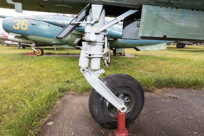 Самолёт Су-25 шасси самолета