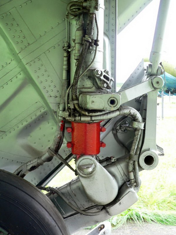 Су-57 стойки шасси