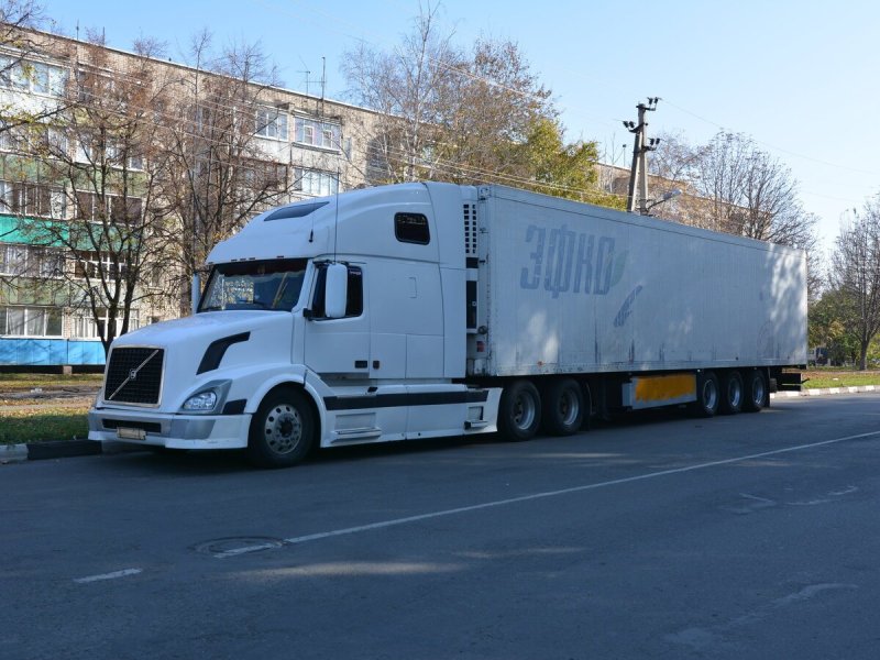 Volvo VNL 670 белая
