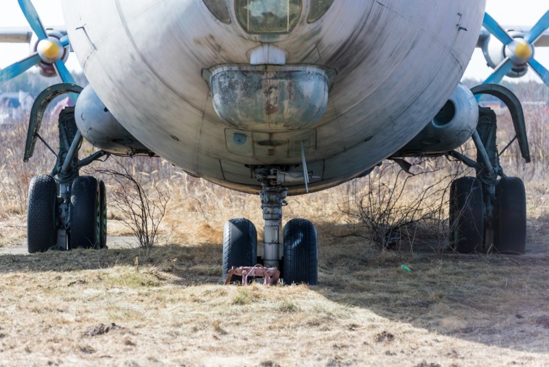 АН 12 стойки шасси