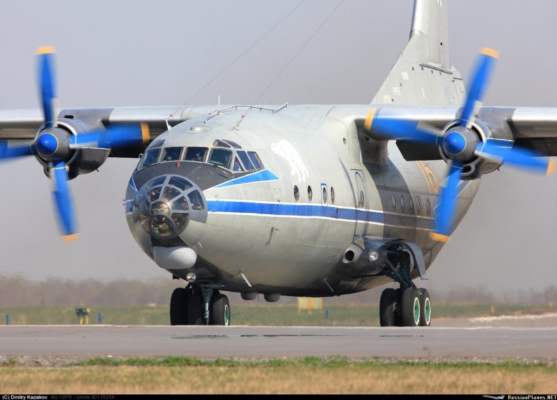 АН 12 Остафьево взлет