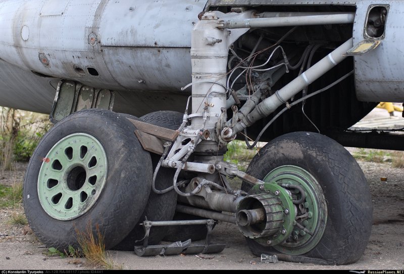 Шасси самолет АН-12