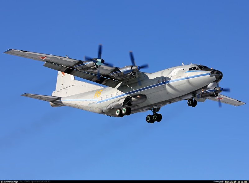 АН 12 грузовой самолет