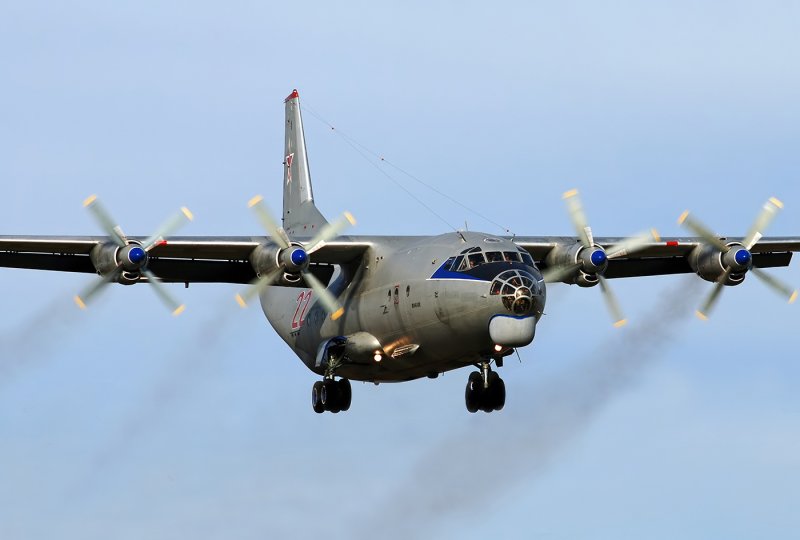 Самолет АН 12