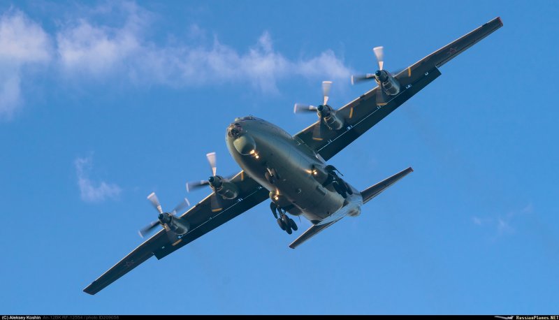 Турбовинтовой самолет АН-12