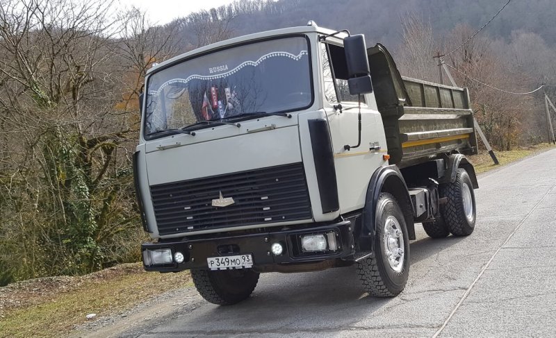 Грузовик МАЗ 5551