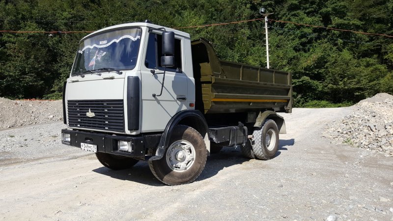 Грузовик МАЗ 5551