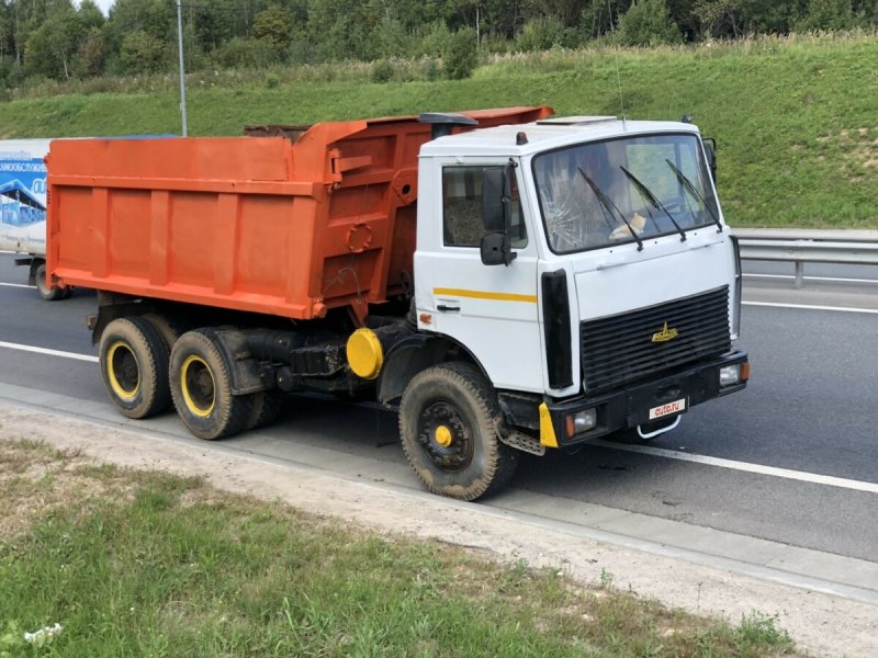 Грузовик МАЗ 5516