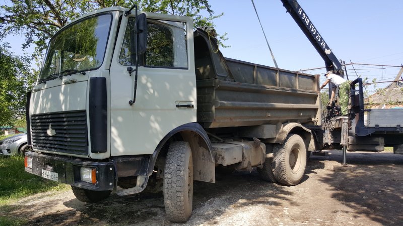 Старый самосвал МАЗ-5551