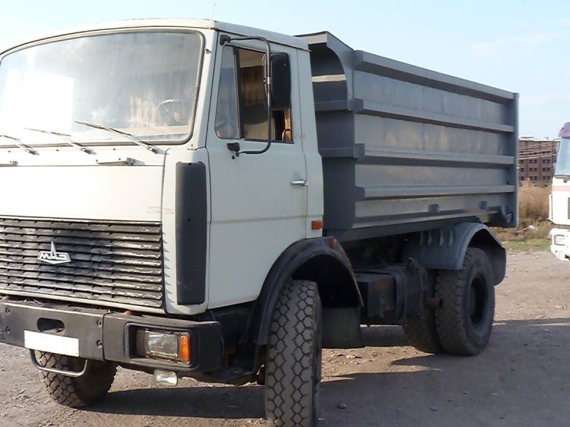 МАЗ 5551 самосвал