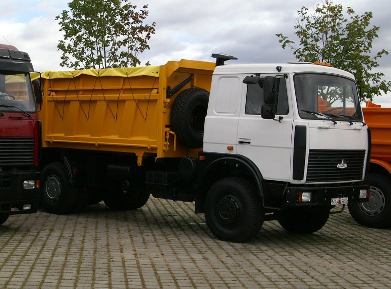 Самосвал МАЗ-5516-30.