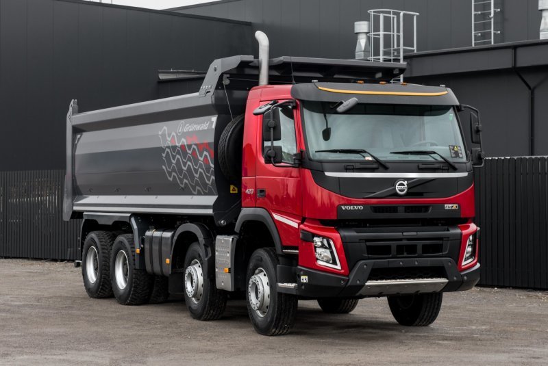 Самосвал Volvo FMX 8x4