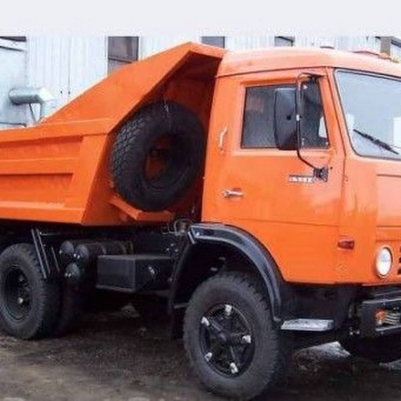 Грузовой самосвал КАМАЗ 55111