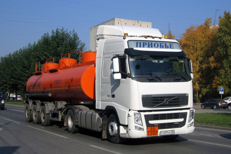 Volvo FH бензовоз