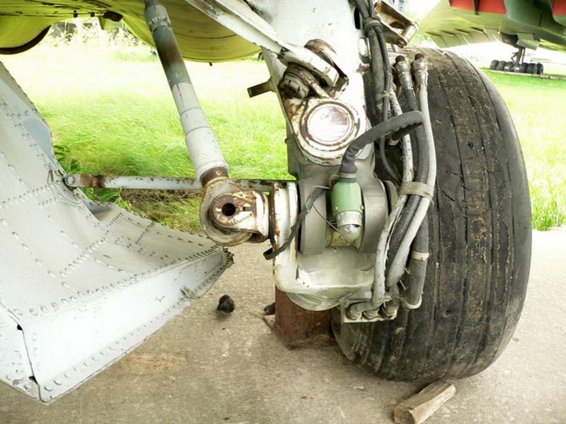 Су-25 передняя стойка шасси