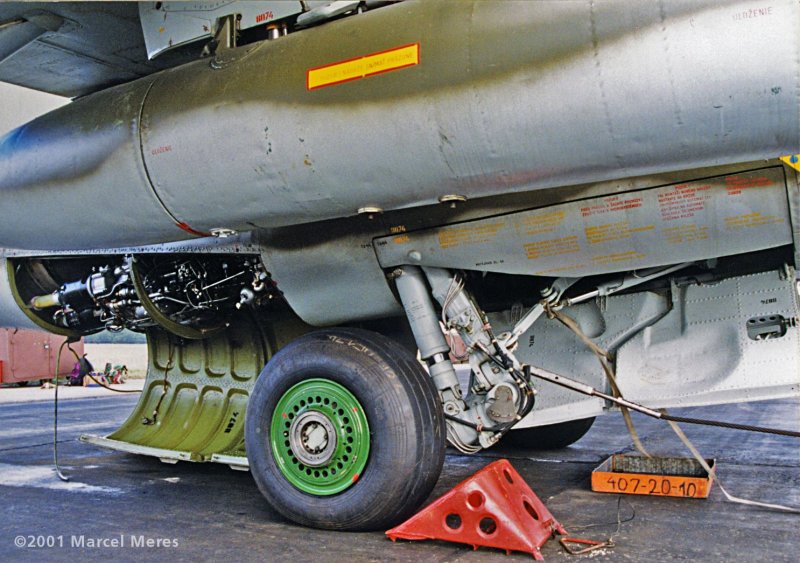 Су-25 шасси