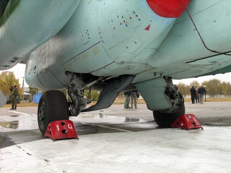Су-25 шасси