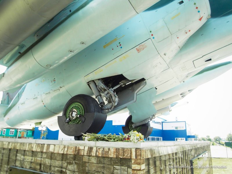 Передняя опора шасси Су-25
