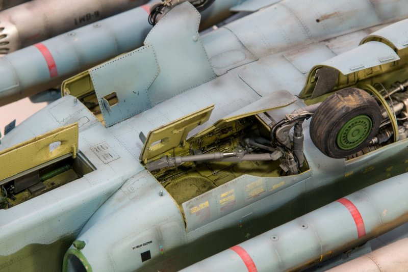 Ниши шасси Су-25