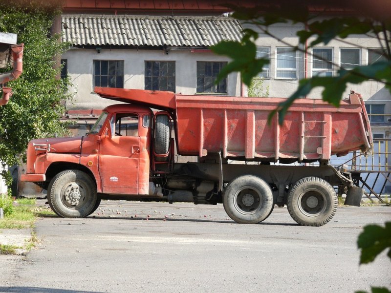 Татра 148