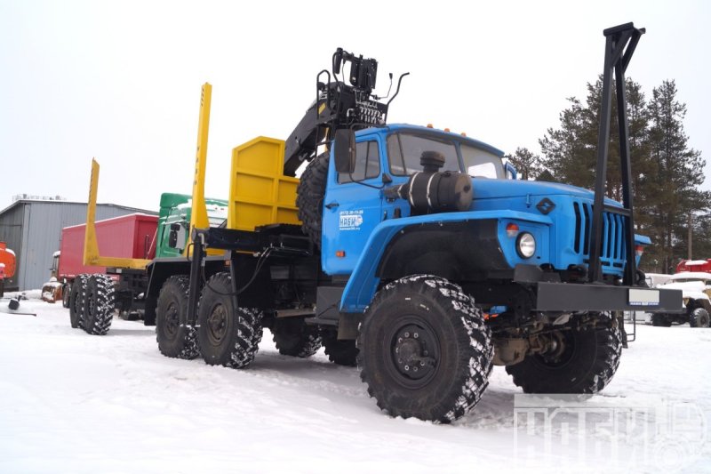 Урал лесовоз с ЯМЗ 238
