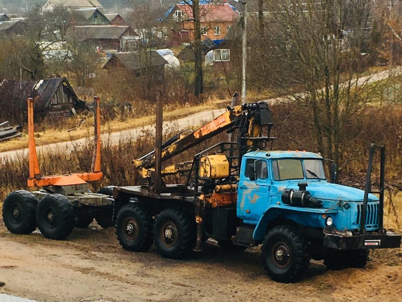 Урал-4320 грузовой автомобиль лесовоз
