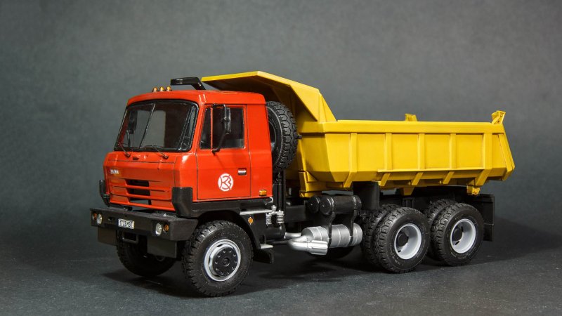 Машина Татра 815