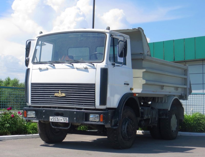 Грузовой самосвал МАЗ 5551