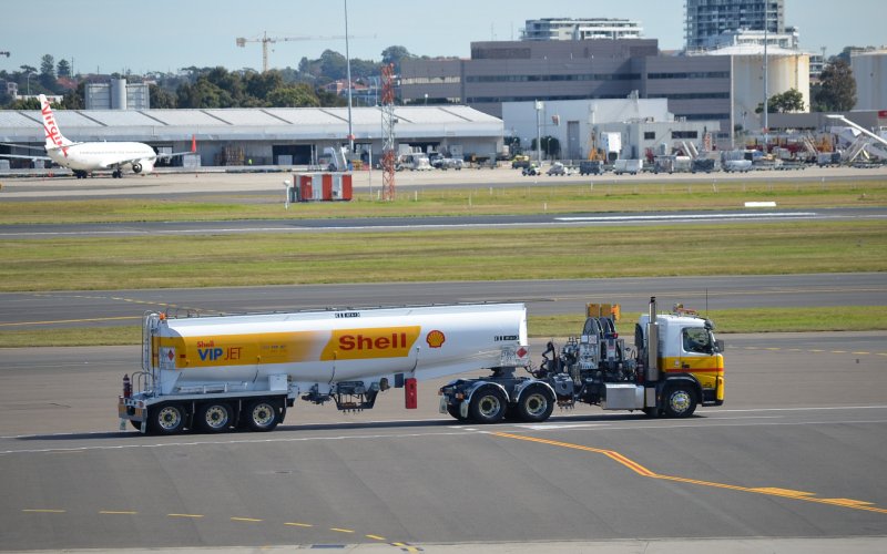 Топливозаправщик Shell Airport
