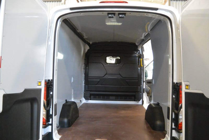 Ford Transit фургон внутри