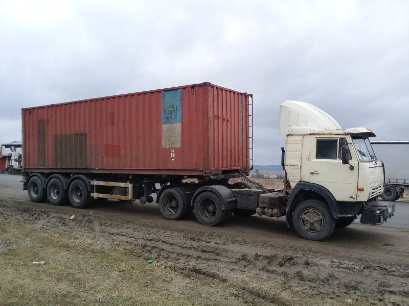 КАМАЗ 5410 С полуприцепом контейнеровоз