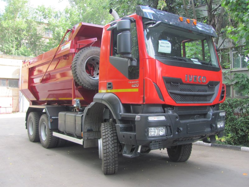 Самосвал Iveco-АМТ Trakker 653900