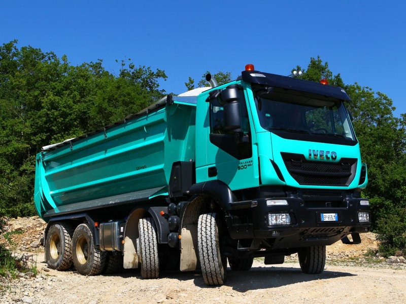 Iveco Trakker 8x4 самосвал