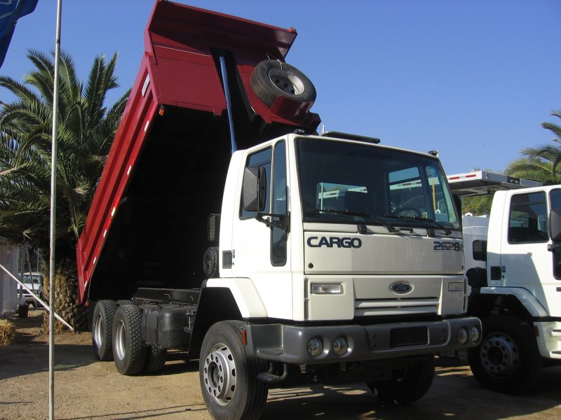 2530 Ford Cargo самосвал