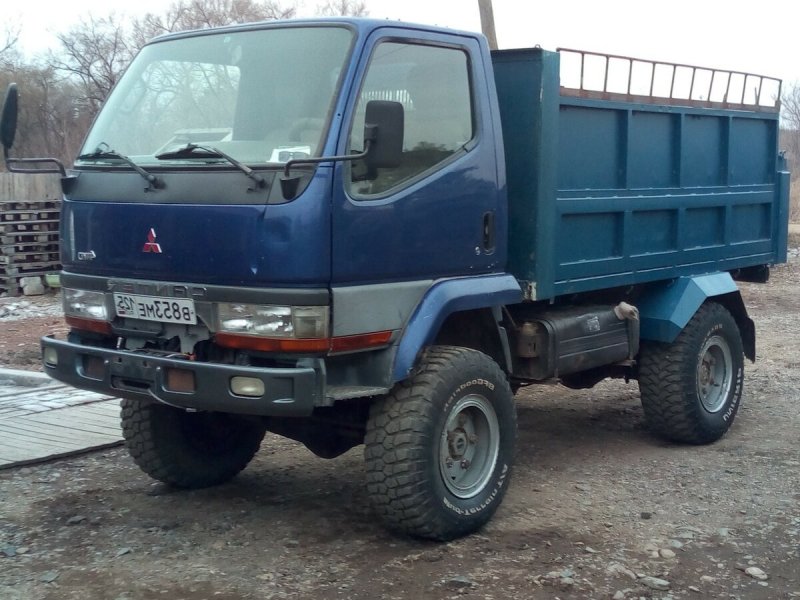 Самосвал Mitsubishi Fuso