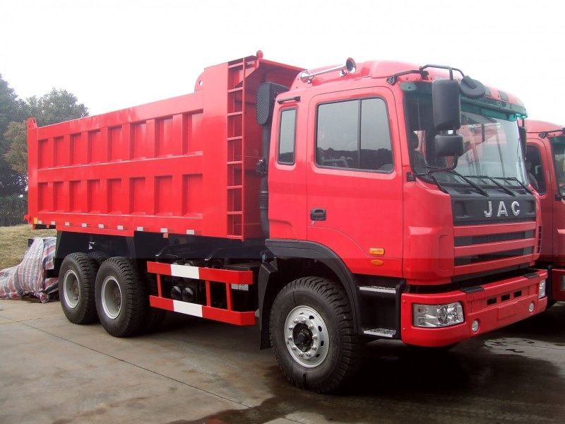 Китайский самосвал JAC