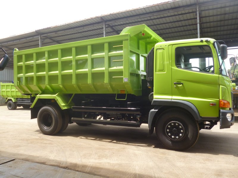 Hino FG 235