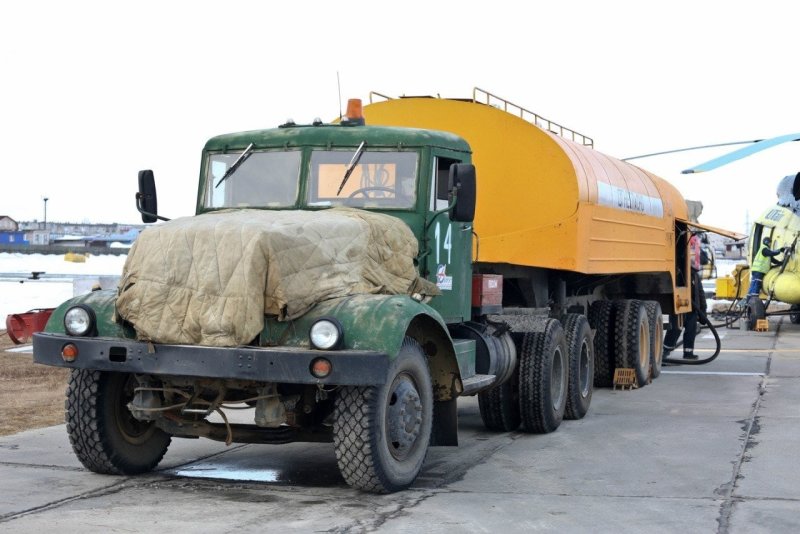 Аэродромный топливозаправщик СССР