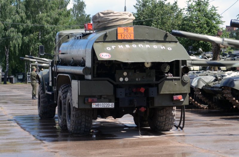 КРАЗ 255 военный бензовоз