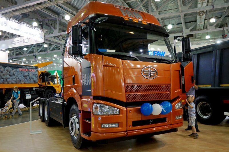 ФАВ тягач ca4250