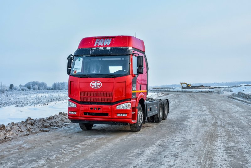 Седельный тягач FAW j6 6х4 (ca4250p66k24t1a1e4)