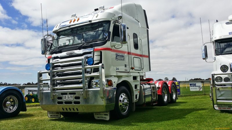 Freightliner LLC грузовик