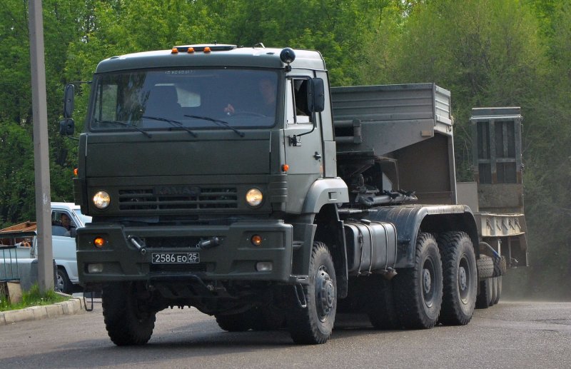 КАМАЗ-65225 седельный тягач